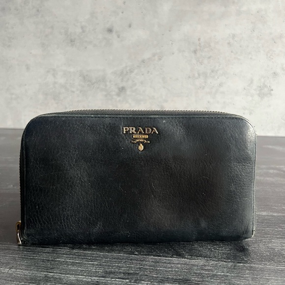 Prada saffiano black leather continental wallet GUC with dustbag - Picture 2 of 8